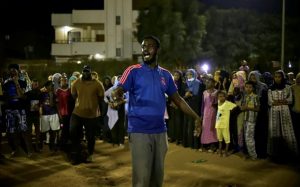 De jeunes Soudanais protestent à Khartoum contre le coup d'Etat militaire, le 28 octobre 2021 afp.com - -