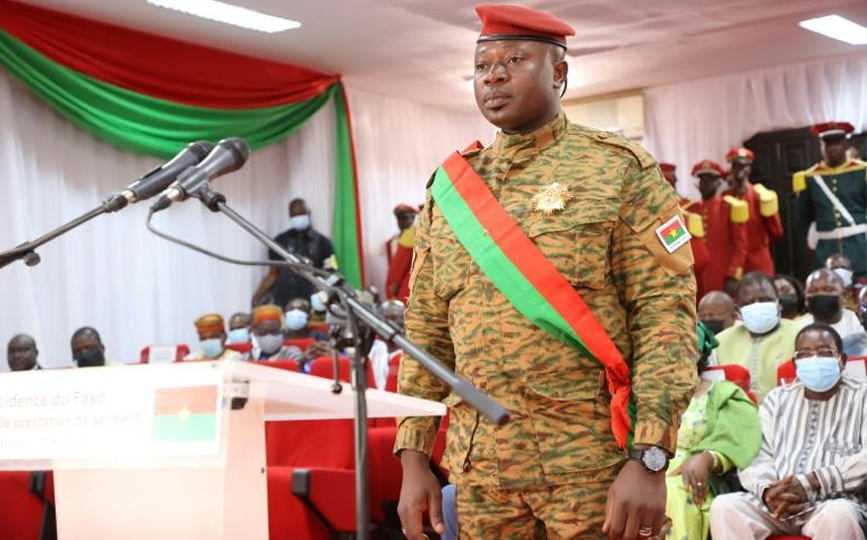 Le lieutenant colonel Paul-Henri Sandaogo Damiba lors de sa trestation de serment à Ouagadougou le 16 février 2022 afp.com - -