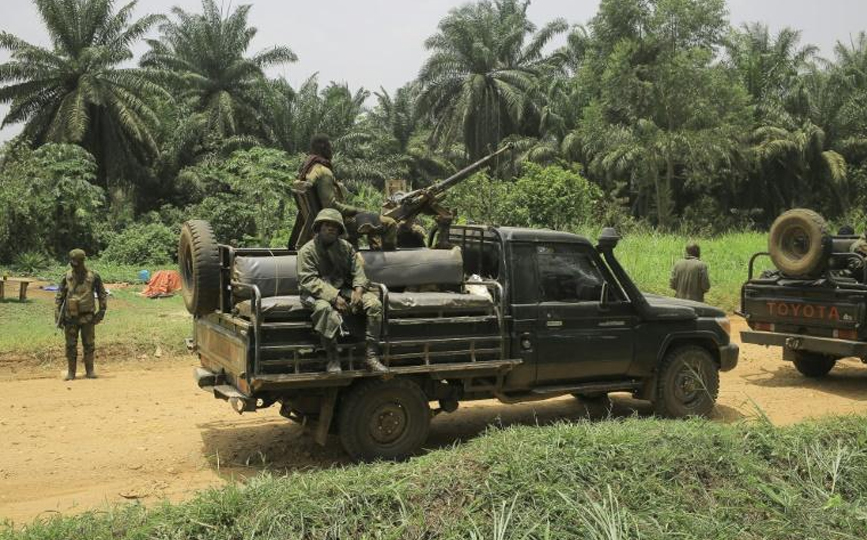 Un convoi de l'armée congolaise près de Beni, dans l'est de la RD Congo, le 19 mars 2022 afp.com - Sébastien KITSA MUSAYI