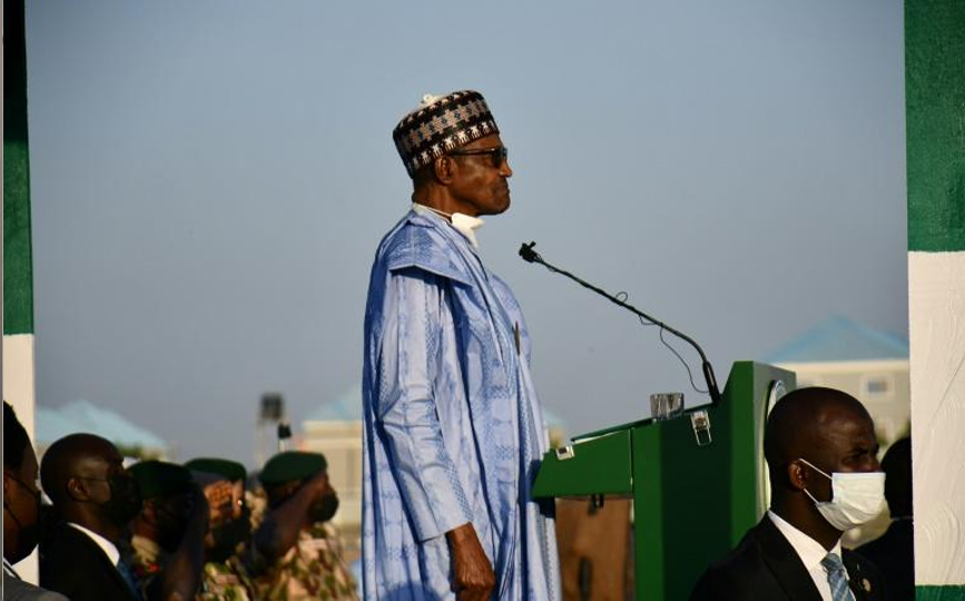 Le président nigérian Mohammadu Buhari lors d'un discours aux forces armées, à Maiduguri le 23 décembre 2021 afp.com - Audu MARTE