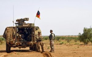 Des soldats allemands lors d'une patrouille sur la route de Gao à Gossi, au Mali, le 2 août 2018 afp.com - SEYLLOU