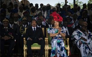 Le président camerounais Paul Biya et son épouse Chantal Biya au stade de Maroua le 29 septembre 2018 afp.com - ALEXIS HUGUET