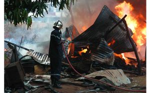 Les pompiers ont mis 4 heures pour éteindre l’incendie du marché de bois en novembre 2022