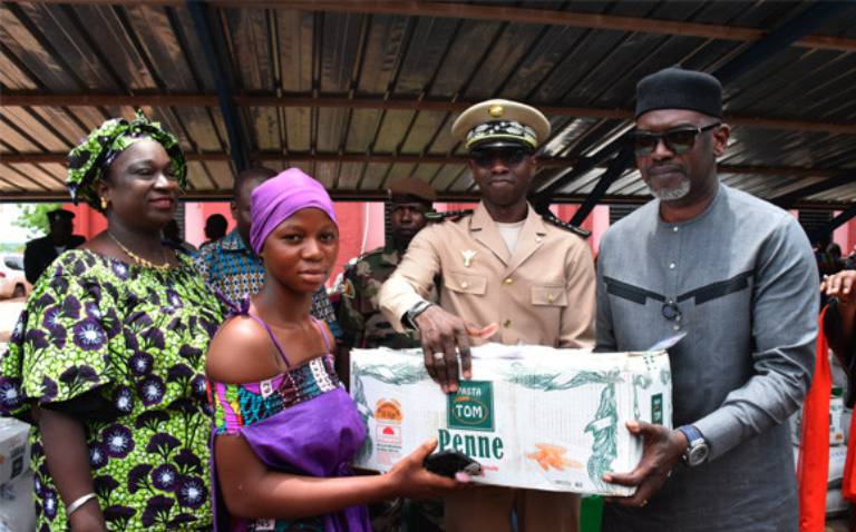 Œuvres sociales du président de la Transition : Distribution de 300 kits alimentaires à Koulikoro